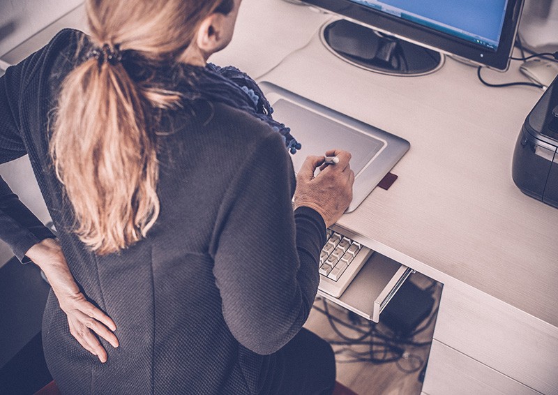 Rücken- und Nackenschmerzen im Büro vermeiden