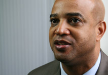 Anthony Hill ist Vertriebsleiter Business Solutions, Region West South Europe bei NSN.