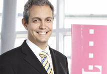 »Mit dem iPhone von T-Mobile ist Ihr Büro da, wo Sie sind«, verspricht Bela Virag, Leiter Business Marketing T-Mobile.