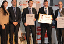 LAbg.  Barbara Novak mit den Preisträgern des dritten Platzes in der  Bundesausscheidung: Karl-Heinz Täubel, unit-IT; Wolfgang Narzt, JKU;  Wolfgang Laub, Leiter Siemens OÖ, und Prof. Gustav Pomberger, JKU (vlnr).