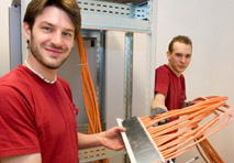 DiTechs Techniker auf Montage bei ATV.