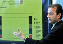  Umweltminister Niki Berlakovich stellt die Eckpfeiler der Energiestrategie vor. 