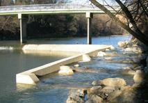 Wasserkraft ist längst nicht mehr mit der Strapazierung von Lebensräumen gleichzusetzen. Hier eine Fischwanderhilfe beim Verbund-Kraftwerk Melk.