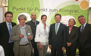 Johannes Kopf, AMS, Heiner Monheim, Max Schachinger, Sophie Karmasin, Umweltminister Niki Berlakovich, Anna Maria Hochhauser, WKO, Helmut Mödlhammer, Österr. Gemeindebund (v.l.)
