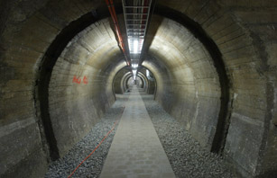   Das 2,2 km lange Stollensystem reicht 320 Meter in den Berg.