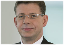 Reinhard Clemens, T-Systems-Boss: ''Wollen mit unserem Testcenter den Dialog zwischen Industrie und Entwicklern fördern.''
