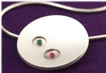 Der DNA-Schmuck ist etwas für die, die das Besondere brauchen.  
