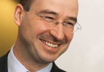 B. GANTENBEIN. Erfolg gibt seiner Strategie der Umstrukturierung recht.