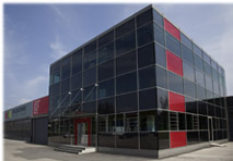 Green Building am Attersee: die sanierte Kreuzroither-Zentrale in Schörfling. 