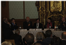 Hans Werner Frömmel, Franz Hammerschmid, Christoph Chorherr, Michaela Hinterholzer uns Stephan Jainböck (v.ln.r.) waren die Teilnehmer der ersten Diskussionsrunde.