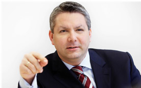 ''Der Ausblick ist stabil. Wir rechnen mit einem kleinen Frühlingserwachen'', sagt Privat- und Firmenkundenvorstand Peter Bosek. 
