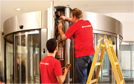 Facility Management Spezialisten von Energiecomfort kennen die Lösungen für alle Probleme rund um die Immobilie. 