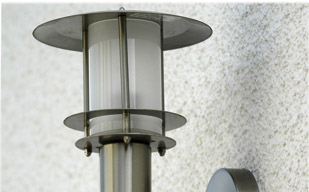 Außenleuchte montiert mit fischer Thermax 8.