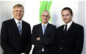 nachholbedarf beim fuhrpark-branding orten Bawag P.S.K. Leasing-Geschäftsführer Alexander Schmidecker, Markenexperte Michael Brandtner und Fuhrparkleasing-Geschäftsführer Michael Schmid (v.li.).