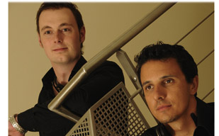 Rene Horvath und Thomas Kanzler mit UC-Angebot beim Kauf eines Headsets.