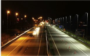 Philips beleuchtet weltweit erste Autobahn ausschließlich mit LEDs.