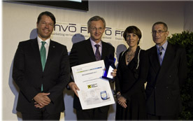 Manfred Url (2.v.l.) nimmt den Recommender-Award entgegen.