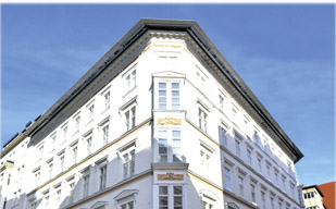 Im ehemaligen Finanzamt in der Riemergasse 2 entstanden nach aufwändiger Revitalisierung 14 Luxusapartments. 