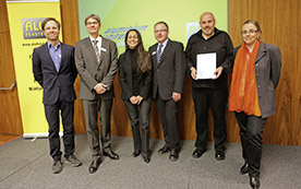 Aluminium-Architektur-Preis 2012: Jurysprecher Christian Ambos (SUE Architekten), Harald Greger (AFI), Kinayeh Geiswinkler-Aziz (Bundeskammer der Architekten und Ingenieurkonsulenten), Andreas Renner (AFI), Preisträger Bernhard Marte (Marte.Marte Architekten) und Barbara Feller (Architekturstiftung Österreich) (v.l.n.r).
