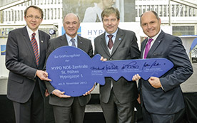 Bürgermeister Matthias Stadler, Landeshauptmann Erwin Pröll;  HYPO-Generaldirektor Peter Harold und LH.Stv. Wolfgang Sobotka  bei der Eröffnung der neuen Konzernzentrale. 