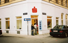 Zweite Sparkasse. Spesenfreies Konto für 8.000 Menschen in Notlage.