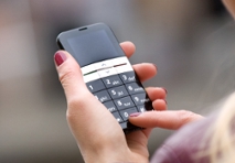 Mit dem emporiaElegance bringt emporia Telecom eine neue Art des Seniorenhandys auf den Markt.