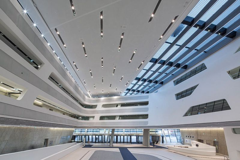 Unter anderem zeigt das Library Learning Center (nicht im Bild) der WU Wien, was im Trockenbau alles möglich ist. Integriert sind auch Heiz- und Kühlsysteme.