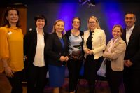 Eventreihe Brain &amp; Champagne: Christiane Noll, Marie Ringler, Ulrike Rabmer-Koller, Claudia Witzemann, Ministerin Margarete Schramböck, Sophie Martinetz und Michael Zettel.