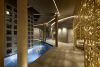 Foto: Das neue »Silent Spa« in der Therme Laa erhält mit 50 Säulen seinen sakralen meditativen Charakter.  Die Beschichtung dafür heißt Calcino Romantico und ist neu im Programm von Synthesa.