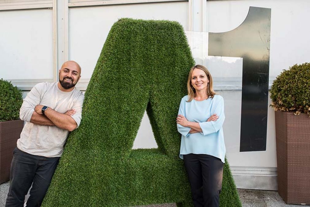 Foto: Watchado Chief-Storyteller Ali Mahlodji und die Gastgeberin, A1 CCO Consumer Natascha Kantauer-Gansch.