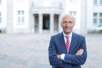 adesso-Vorsitzender Volker Gruhn hat auch den Lehrstuhl für Software Engineering an der Universität Duisburg-Essen innen. Foto: Julia Hermann