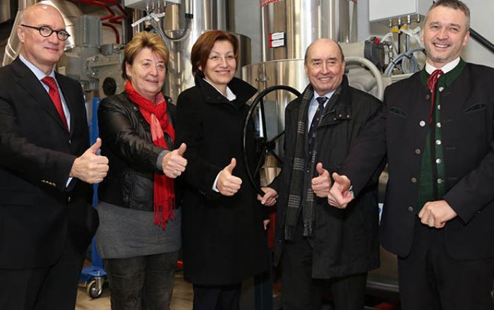 Eröffnung in Simmering mit Marc Hall, Stadtwerke, Bezirksvorstand Renate Angerer, Susanna Zapreva, Wien Energie, Gemeinderat Franz Ekkamp und Andreas Werner, TU Wien. Foto: Wien Energie Schedl