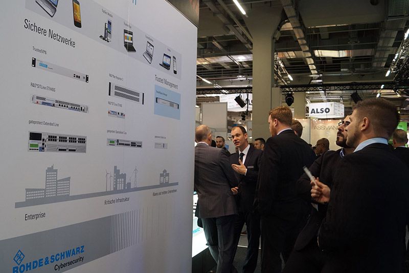 Rohde &amp; Schwarz Cybersecurity präsentierte auf der Messe den Netzwerkverschlüsseler der "R&amp;S SITLine"-Familie.