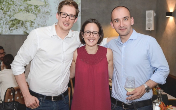 Gründer Tina Deutsch &amp; Nikolaus Schmidt mit erstem Mitarbeiter Oliver Wana auf der Launch Party am 1. 7. 2015 (Head of Technology &amp; UX) (c) Matthias Hombauer.