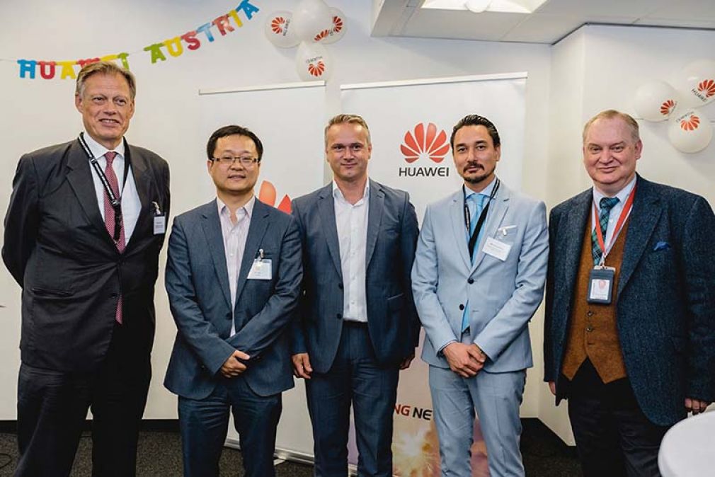 Foto: Betonen den guten Kontakt: Gernot Grimm (bmvit), PAN Yao und Erich Manzer (Huawei), Michael Laschan (bmdw) und Roman Hoffmann (Huawei).