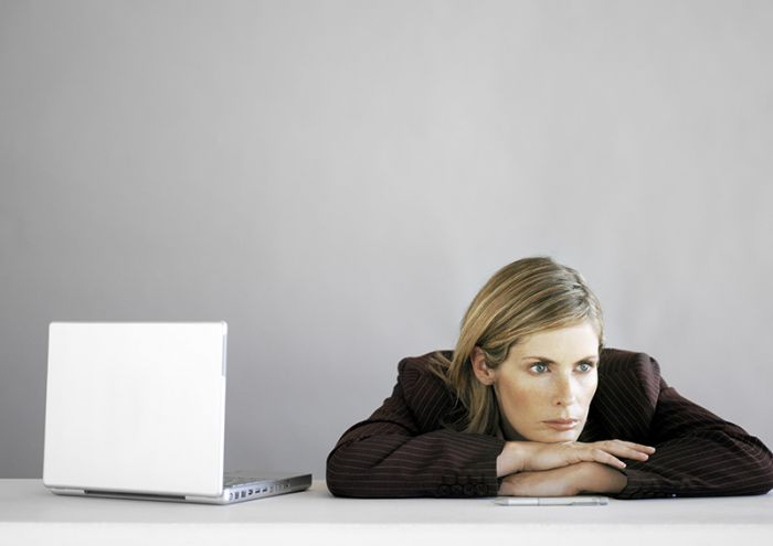 Foto: Die Arbeitszufriedenheit ist in den letzten zehn Jahren dramatisch gesunken. Besonders auffällig: Immer mehr junge Menschen verlieren ihren Optimismus und sind skeptisch, überhaupt einen passenden Job finden zu können."
