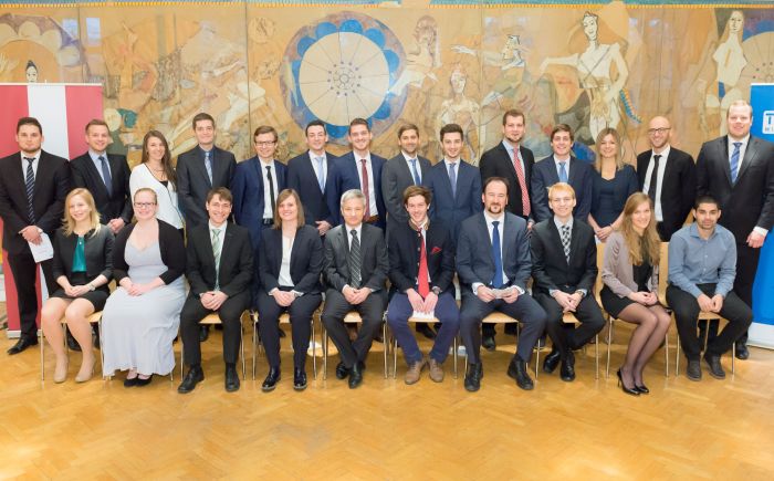  Unter den frisch gebackenen BauingenieurInnen: Kolo FISCHBACH, Patrick GABRIEL, Arman MAŠIĆ, Benjamin Lucas PETERNELL, Robert PLACHY, Christoph Lukas SCHAFFER, Felix SCHOBESBERGER, Manuel STANZEL, Angèle VIAL, Benjamin Florian Markus WERNER, Christina ZWENG.