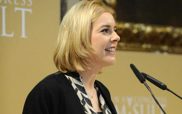 Staatssekretärin Sonja Steßl bei einem Impulreferat im Jänner 2016 anlässlich des "com.sult 2016"..