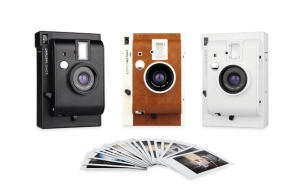 Die neue Lomo'Instant Camera von Lomography macht Sofortbilder im Retrochic.