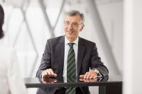 "Wir müssen mit Nachfragerückgänge aus dem privaten Sektor rechnen, doch könnten die durch öffentliche Wirtschaftsimpulse bis zu einem gewissen Grad ausgeglichen werden", sagt Vorstandsvorsitzender Thomas Birtel.