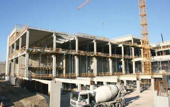 Im Jahr 2012 hat Oberndorfer insgesamt 135 Projekte in der konstruktiven Fertigteilbauweise abgewickelt, im ersten Halbjahr 2013 rund 60. (Referenzprojekt OBI St. Marx)