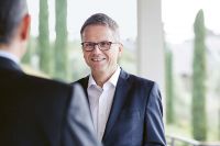 Foto: Peter Terwiesch, ABB: »Sind in der Bildung unserer Mitarbeiter engagiert und schaffen auch attraktive Rahmenbedingungen für Talente aus der ganzen Welt.«