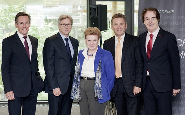 Im Dialog:. Christoph Scharff, ARA, Gemeindebund-Generalsekretär Walter Leiss, Christine Hochholdinger, Abteilungsleiterin »Abfallvermeidung, -verwertung und -beurteilung« im BMLFUW, Werner Knausz, ARA, und VÖEB-Präsident Hans Roth.