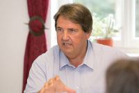 "Wir reduzieren die finanzielle Belastung für Arbeitgeber während der Kurzarbeit deutlich", kündigt Josef Muchitsch an.