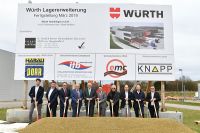 Spatenstich zur Logistik-Erweiterung bei Würth Österreich, v.l.: Felix Haselbacher, EMC, Bernhard Rottenbücher, Knapp, Bezirkshauptmann Josef Kronister, Bürgermeister Johann Hell, LH-Stv. Stephan Pernkopf, Alfred Wurmbrand, Geschäftsführer Würth, Adel Shebl, Dr. Shebl &amp; Partner Generalplaner, Ewald Kreuzhuber, Habau, Alexander Altmüller, Porr Bau GmbH., Stefan Gugerell, Würth.