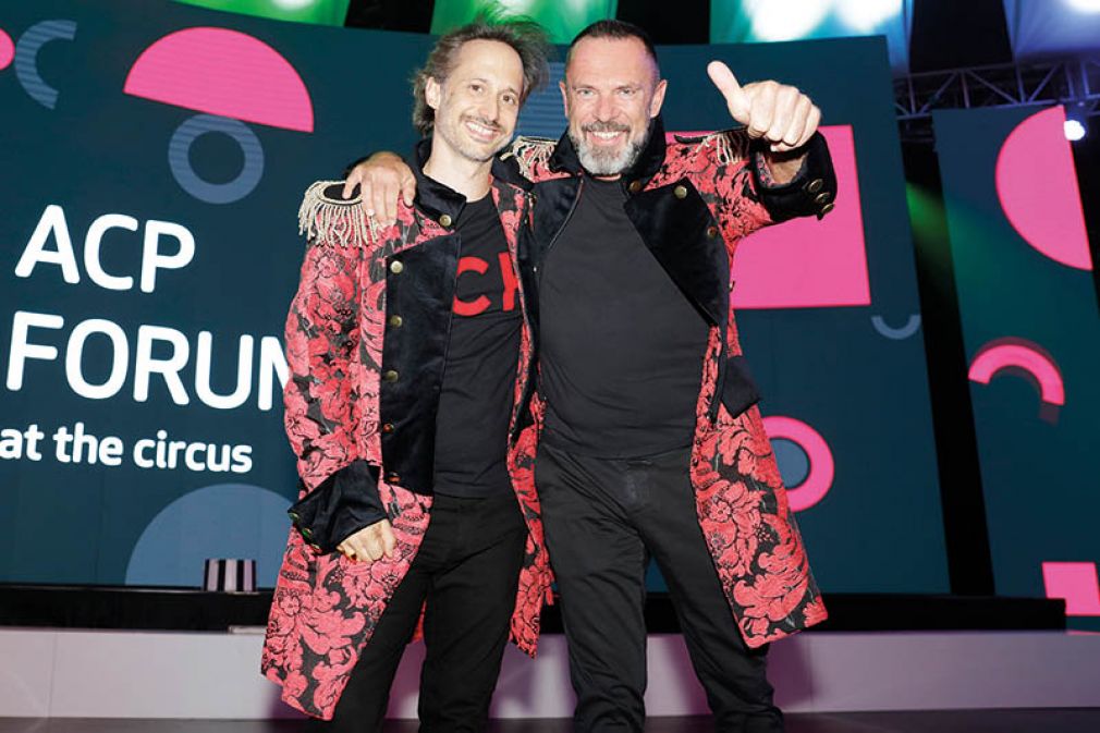Gastgeber Hubertus  Seeberger und Schauspieler Michael Ostrowski freuen sich über den Besucherandrang beim ACP Forum "at the circus" in Graz.