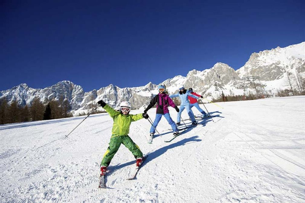 Foto: Während der »Mini's Week« können kleine Kinder  besonders günstig das  Skifahren erlernen.