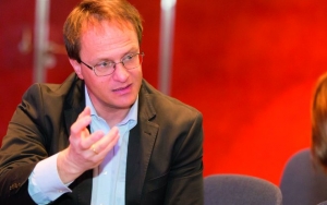 Markus Hengstschläger, Institutsvorstand für Medizinische Genetik in Wien: "Es macht keinen Sinn, wenn jeder alles durchschnittlich gut kann, denn das besondere Talent eines Menschen hat man damit auch egalisiert. Wir müssen Menschen erlauben, elitär im Sinne von »anders« zu sein."
