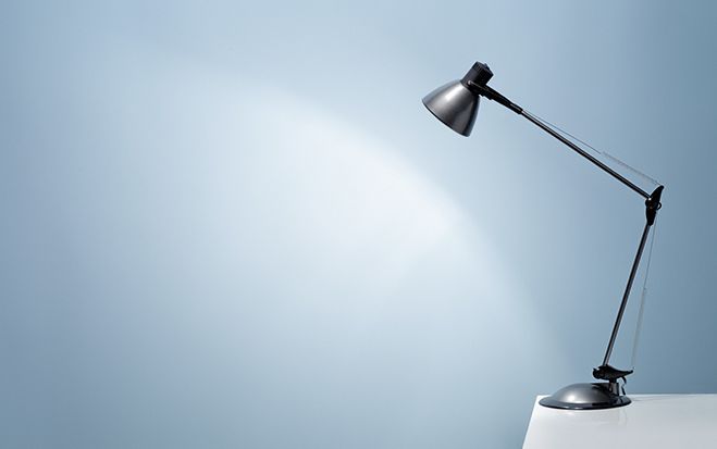 (Foto: Photos.com) Eine schlechte Lichtquelle kann neben der visuellen Beeinträchtigung zu Traurigkeit, verändertem Appetit, Kopfschmerzen und sogar zu Winterdepressionen führen.