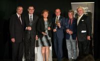 Bundesinnungsmeister Bau Hans-Werner Frömmel mit den Coronati-Preisträgern Christoph Leitl, Johann Jastrinsky, Susanne Haubner (i.V. Peter Haubner), Wolfgang Gleissner und Walter Schragner (i.V. Manfred Haimbuchner) (v.l.n.r.).